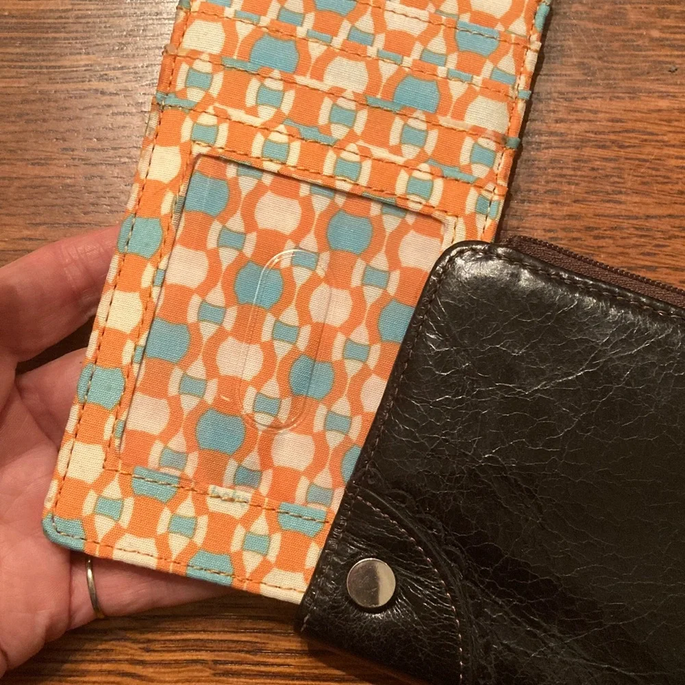 HOBO Dark Brown Leather Wallet with Zipper holds lots of cards. Side zip too. - Picture 9 of 14